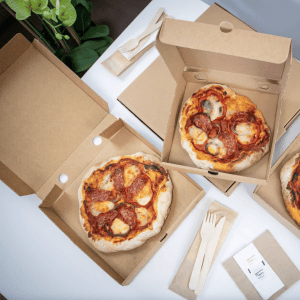 Kartonnen pizzadozen